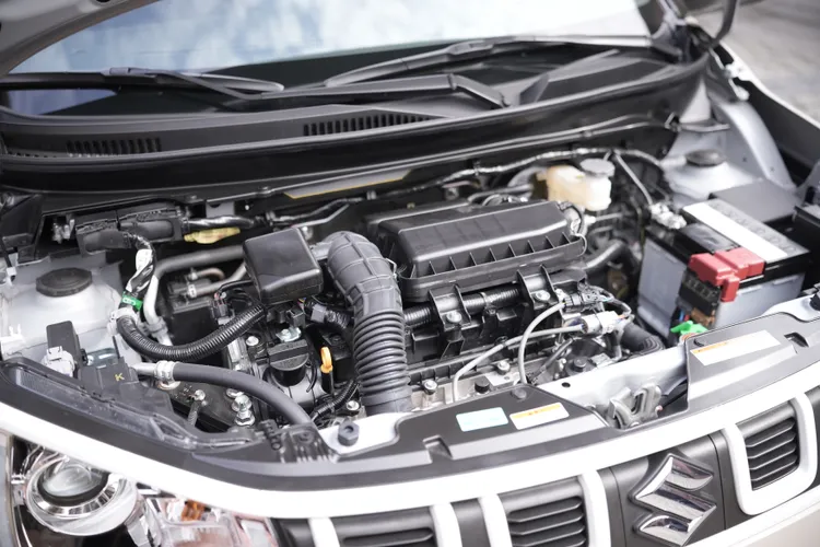 1197c.c.的直列四缸自然進氣引擎為基礎，另外再加上12V的輕油電輔助，除了超低稅賦之外，更創造出平均一公升可跑22.1公里的優異油耗。黃天佑攝