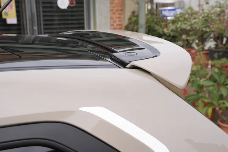 質感出色的雙色尾翼，讓車尾視覺層次感豐富許多。黃天佑攝