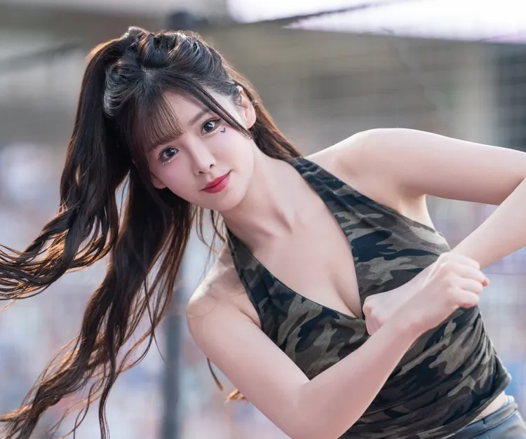 啦啦隊女神菲菲長相甜美，圈粉無數。樂天桃猿提供