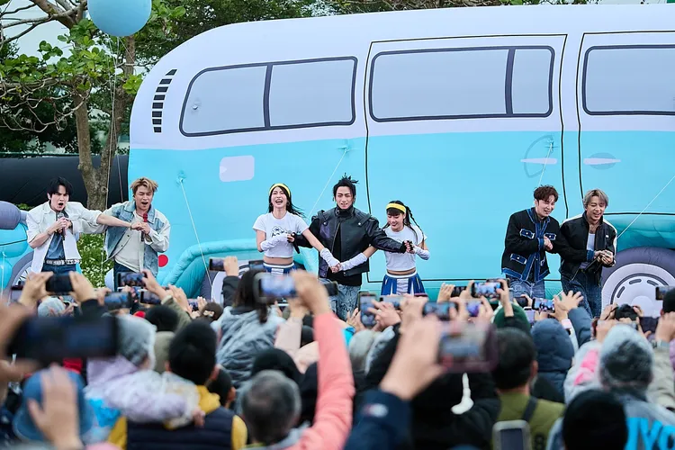 Energy玉里獻上豐年祭版的E16蹲。圖／ 相信音樂提供