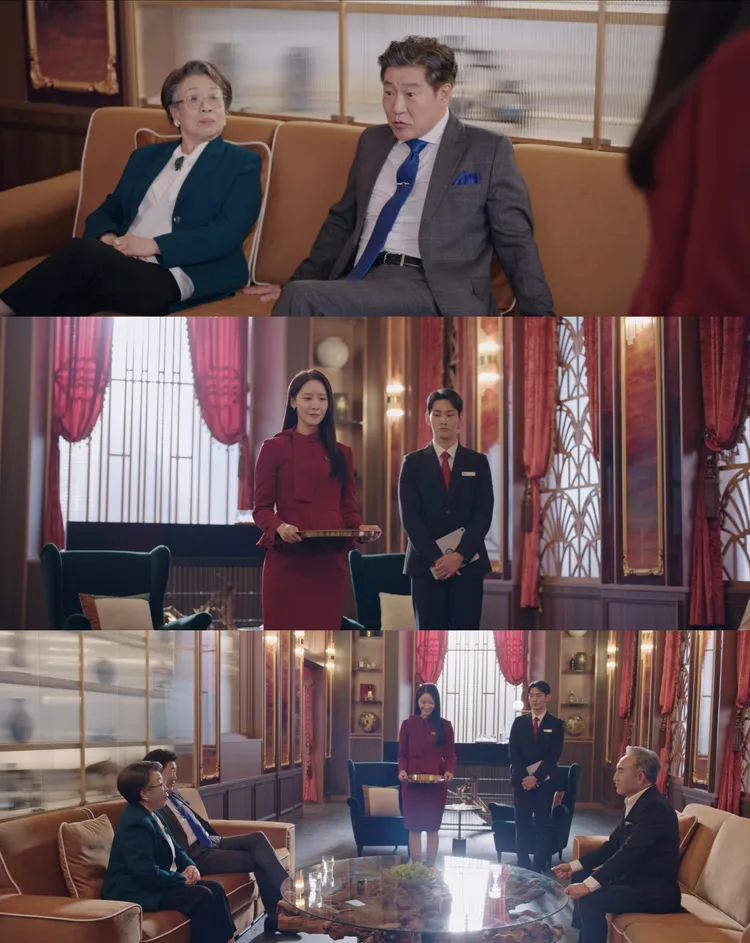 張美子（上圖左）在《歡迎來到王之國》飾演「第一皇家飯店」的會長媽媽，對潤娥推薦的紅酒非常滿意。翻攝Netflix