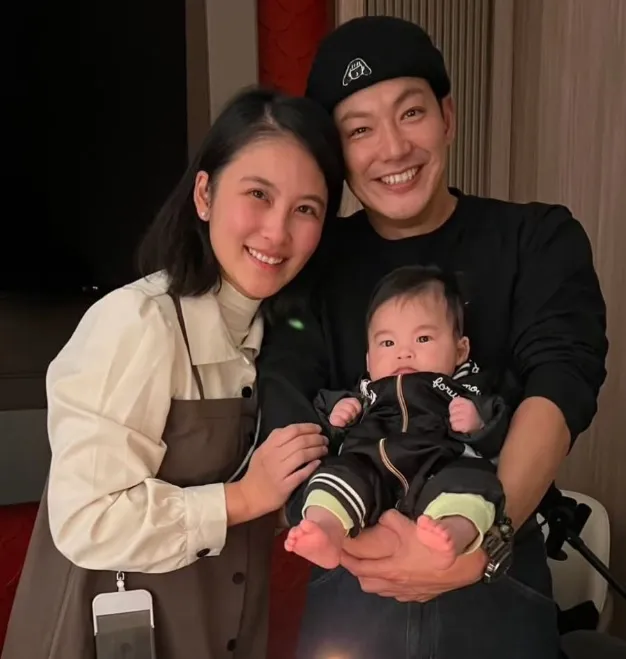 威廉一家三口很幸福。翻攝威廉IG