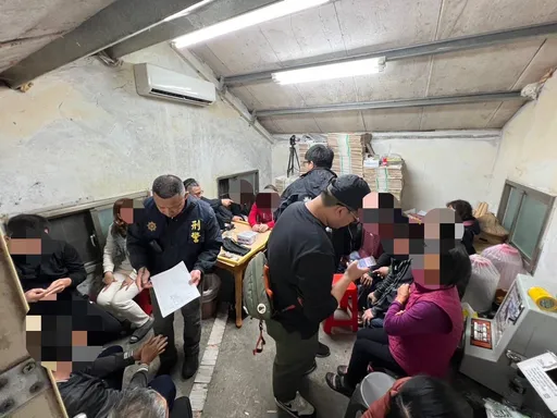 雜貨店暗藏職業賭場　台東警包抄逮19賭客送辦