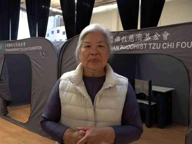 慈濟志工吳如真旅居美國50多年，這次在太平洋斷崖野火成了受災戶。中央社