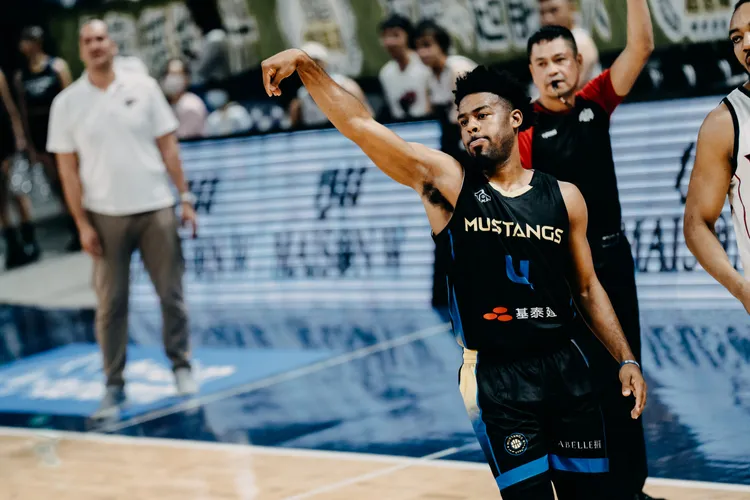 NBA球星庫克去年來台打TAT巡迴賽，結果直到現在還沒領到薪水。TAT提供