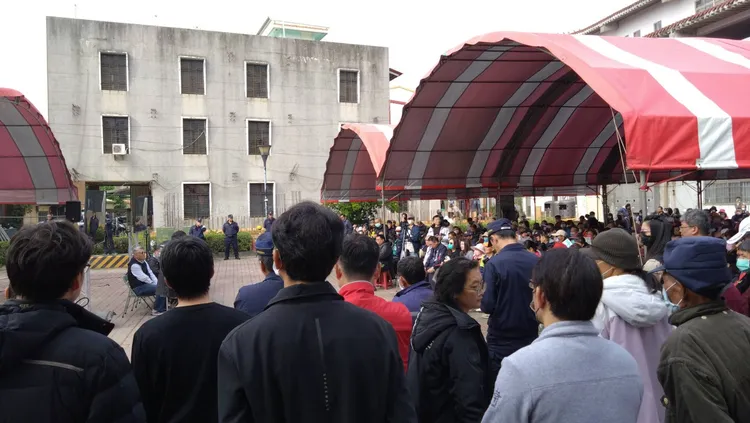 經發局今日上午在柳營小腳腿活動中心舉行「柳營科工區興建焚化爐公聽會」。翻攝畫面