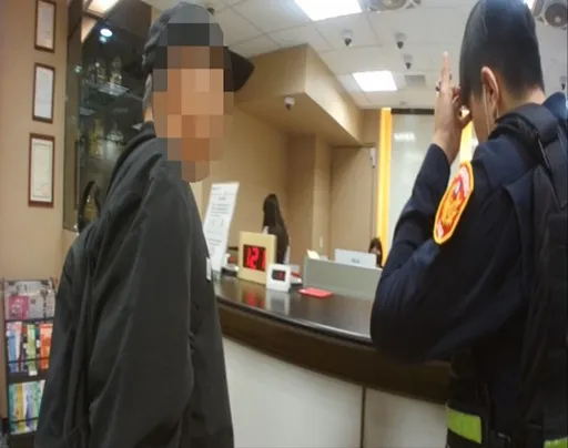 台中退休男暈船女網友 奔銀行設約定帳戶匯200萬!警及時阻詐