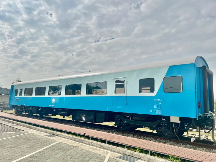 水晶車廂是利用SPK2011復興號車廂打造。台鐵提供