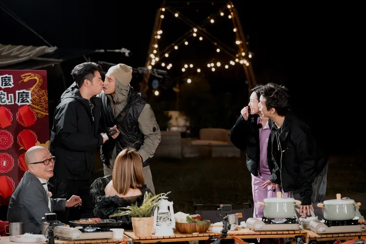 王少偉與鹿希派幾乎快親在一起。東森綜合提供