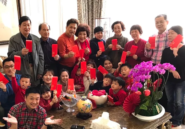 李朝永一家人一起過新年。李朝永提供