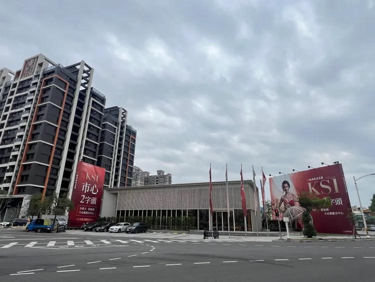 地上權宅房價通常是所有權宅7折上下，購屋後不用繳納地價稅，但每年必須支付地租。葉家銘攝