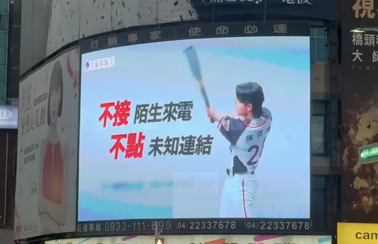 高雄左營區新庄仔路與博愛二路口。