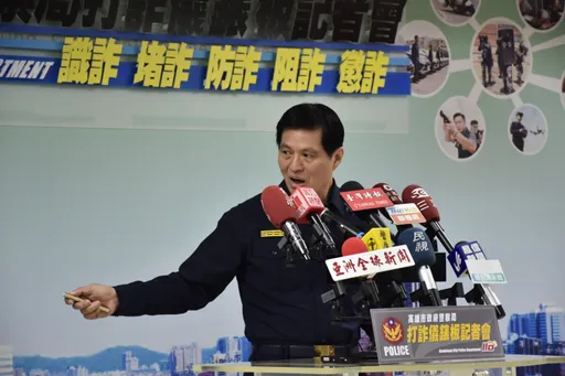 雄警秀打詐成績單!警銀攜手阻匯近2千件、攔詐逾14億 警局長寫春聯也打詐