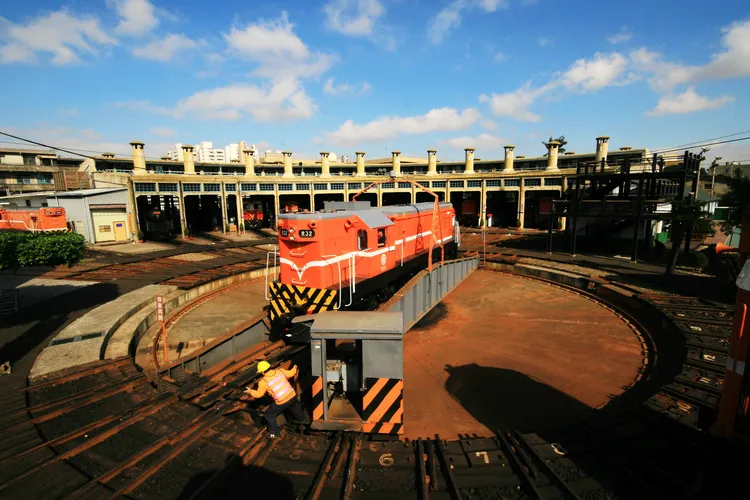 彰化火車站扇形車庫。縣府提供
