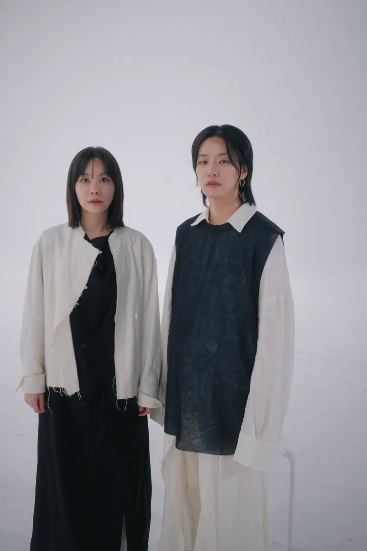 鄭宜農特別邀來兩度榮獲「韓國大眾音樂賞」大獎的韓國詩人歌手李瀧合作演唱。邊走邊聽有限公司、Fantimate提供