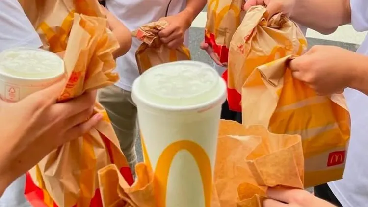 日前建中學生分享一起去買麥當勞，引來網友們批評。翻攝自threads
