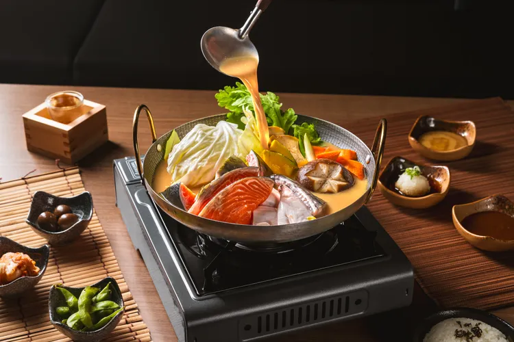 北海道鮭魚頭石狩鍋。業者提供
