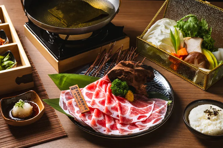 台灣黑毛豚肉野蔬鍋。業者提供