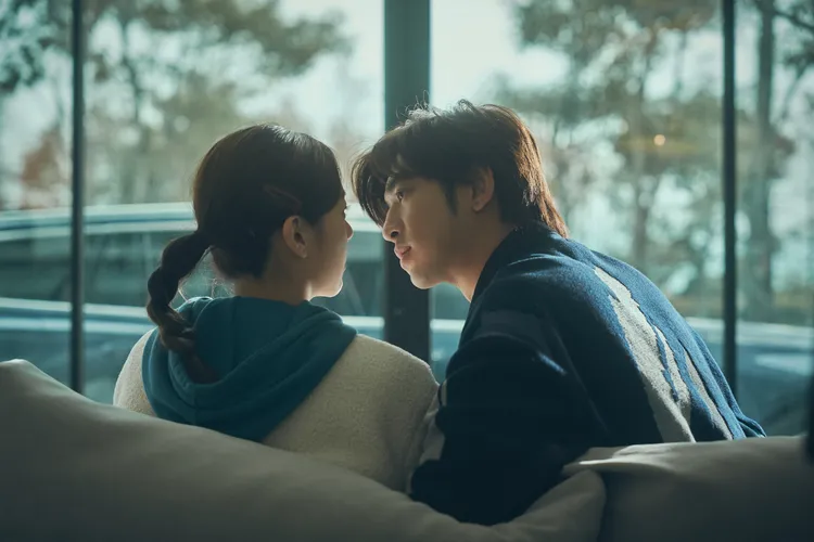 《不如海邊吹吹風》陳柏霖正式向郭雪芙告白。Hami Video提供