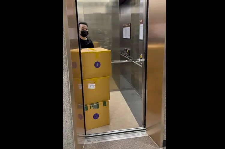 林男於仁川運毒。警方提供