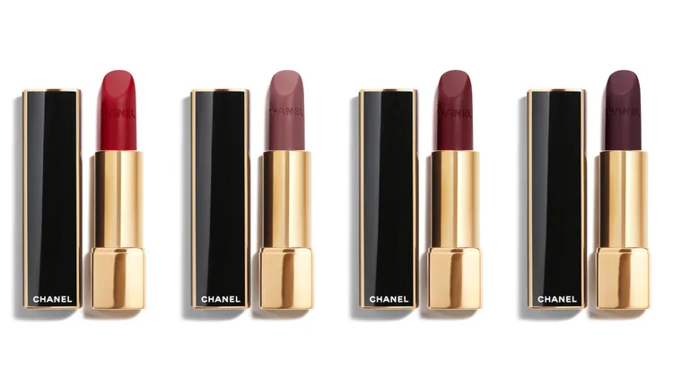 超炫耀的絲絨唇膏珍珠限定版（左起）#458情感、#459耀眼、#467珍貴、#468優雅。品牌提供
