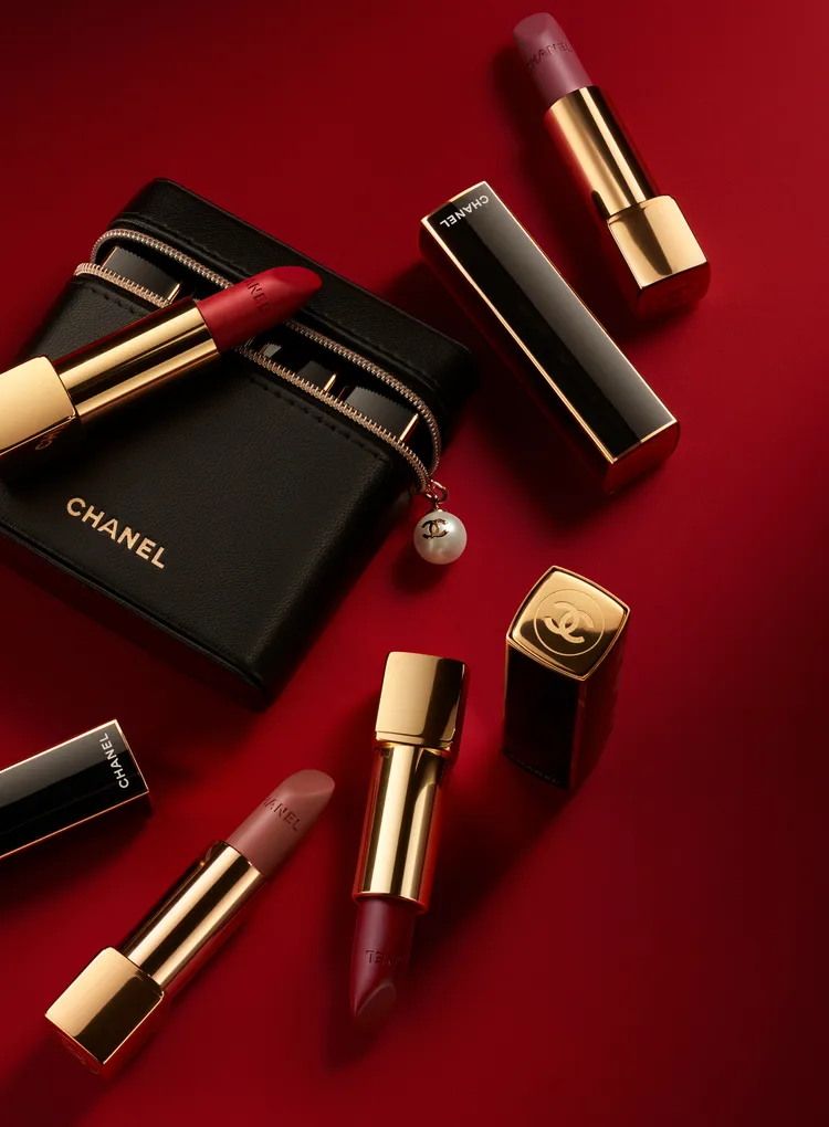 香奈兒超炫耀的絲絨唇膏珍珠限定組（兩色），包含#458、#459，4000元。品牌提供