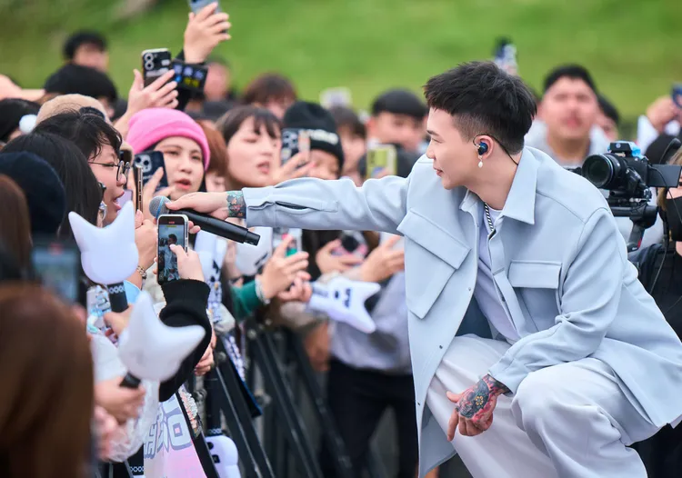 蕭秉治經典歌曲連發，掀起粉絲大合唱。圖／相信音樂提供