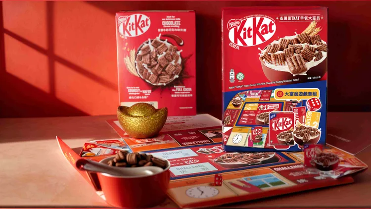 全家人的營養早餐！最吸睛的「KitKat早餐大富翁禮盒」不但有兩盒早餐脆片還加贈大富翁遊戲套組。業者提供