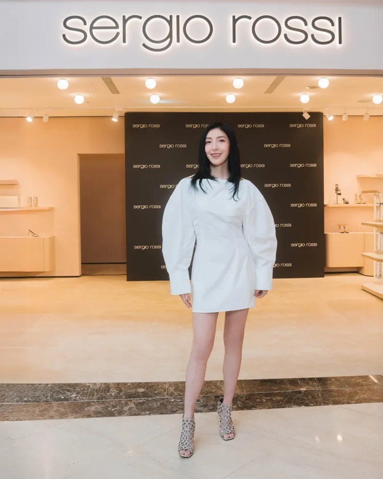 楊謹華優雅演繹sr Mermaid 水晶踝靴高跟鞋。品牌提供