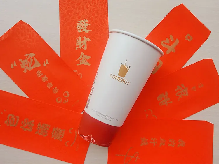 COMEBUY年節喝飲料，送「蛇」麼紅不讓紅包一組，數量有限送完為止。業者提供