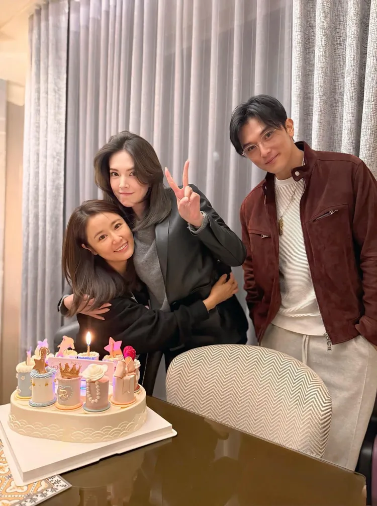 許瑋甯、邱澤為林心如賀壽。翻攝林心如臉書