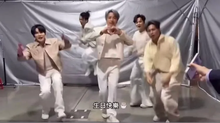 Energy大跳16蹲，祝福柯佳嬿。翻攝自柯佳嬿IG