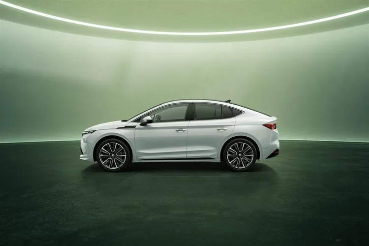 Enyaq / Enyaq Coupe運動化車型Sportline也同步上市，配備專屬車身套件、專屬運動輪圈與運動化懸吊系統。原廠照片