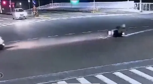 高雄男車禍倒地!肇事駕駛忙報警忘1事 害他又遭輾壓重傷