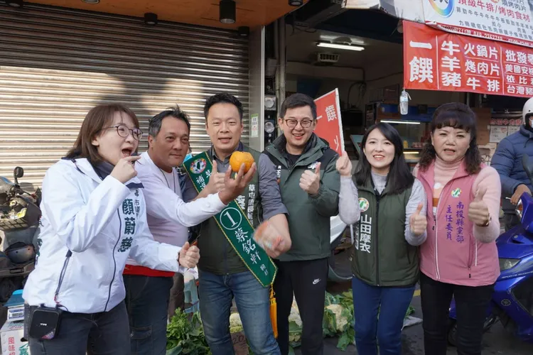 新北市多位市議員力挺蔡銘軒。蔡銘軒總部提供