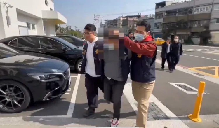 鳳山警分局成立專案小組，今天下午逮到邱男。民眾提供