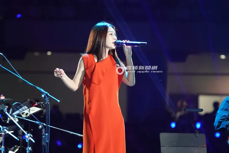 田馥甄壓軸帶來許多膾炙人口的經典歌曲，現場鴻海的員工們聽的如癡如醉。特勤中心攝