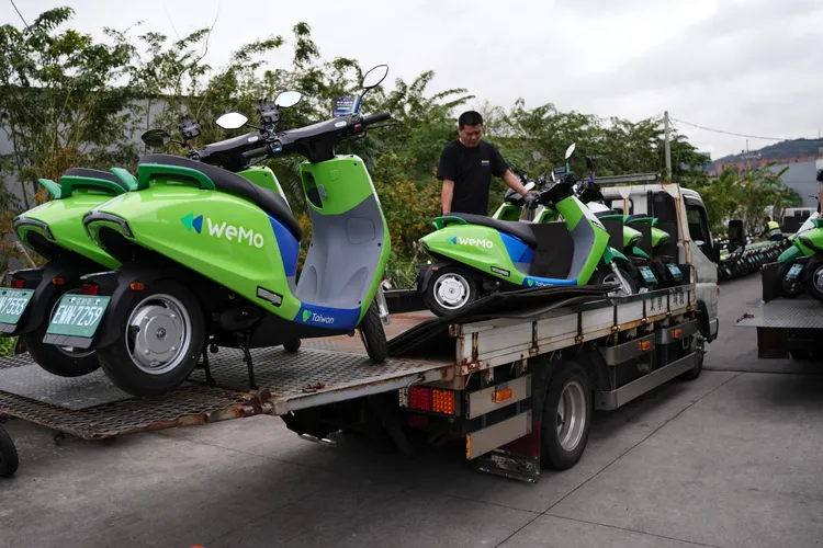 吳昕霈認為摩托車是台灣人民生活中相當重要的文化之一。彭欣偉攝