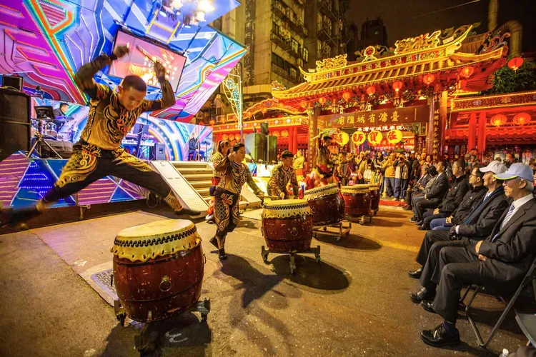 各家宮廟將以獨特的方式展現新春元宵氛圍（2024台北燈節攝影賽台灣省城隍廟獎）。北市觀傳局提供