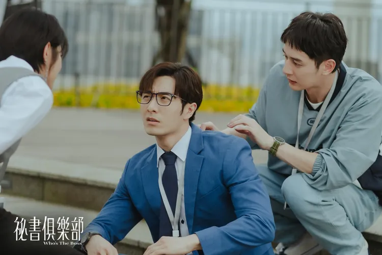 管麟(中)飾演修杰楷的祕書，因暗戀曾莞婷而選擇揭露真相。TVBS提供