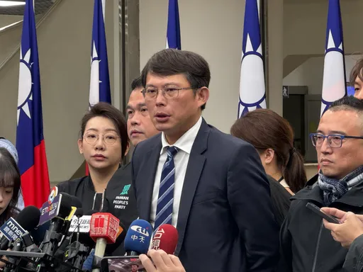 為何投入民眾黨主席補選?黃國昌沈默15秒「脫口10字」回應了