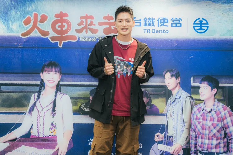 許孟哲在戲裡癡心守護所愛。華視、公視台語台提供