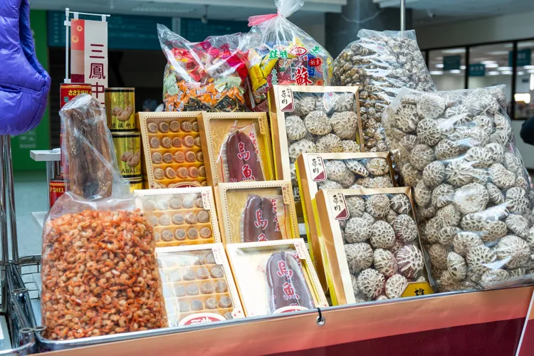 持觀光護照可到優惠店家兌換優惠內容。觀光局提供