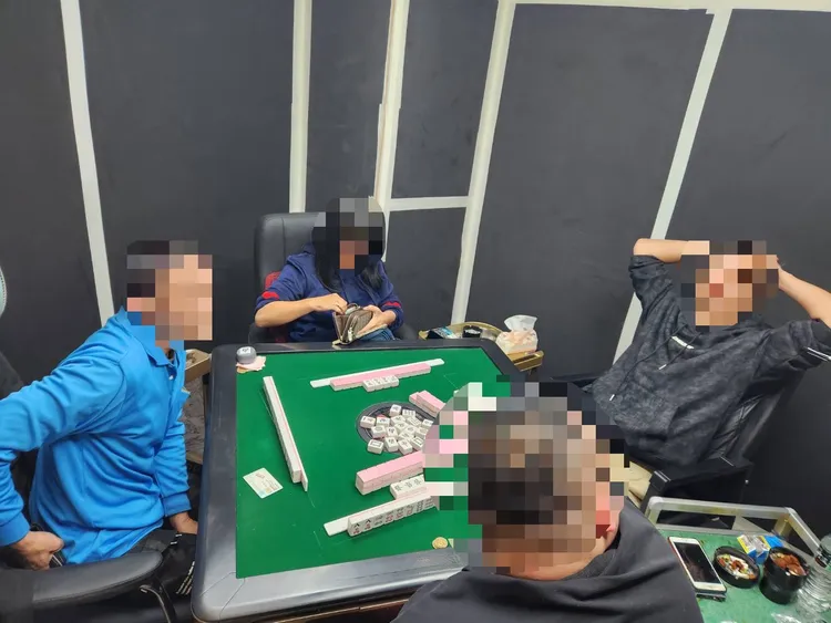 板橋中山路某民宅開設麻將館，過年前遭警破獲。翻攝畫面