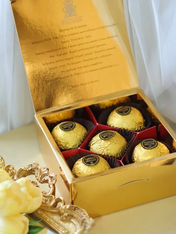 東京巴黎甜點即日起至1/6預購優惠活動正式起跑，「金莎菠蘿蛋黃酥」5入原價528元，預購價498元。業者提供