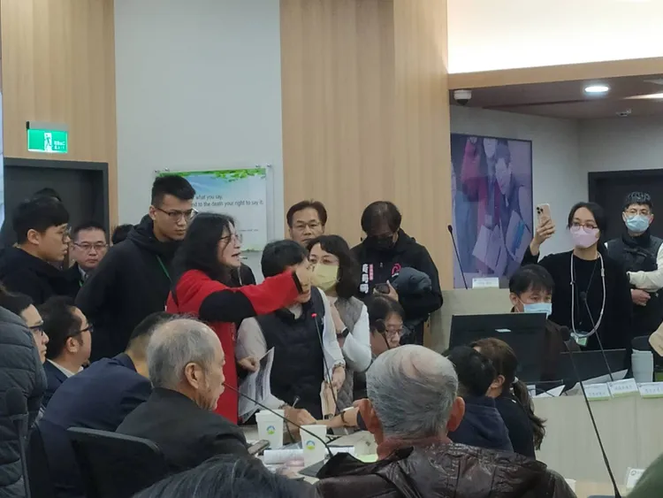 環團守護外木山行動小組今到場做意見陳述，現場登記發言人數多達46人。許麗珍攝