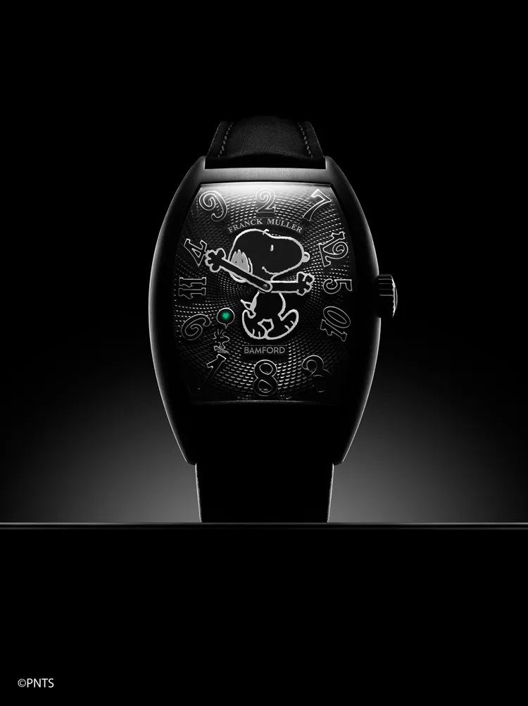 Franck Muller與Bamford Watch Department攜手推出第三款聯名限量腕錶「Crazy Love Snoopy」，小黃鳥頭上閃耀著Super Luminova超級夜光塗層的愛心。品牌提供