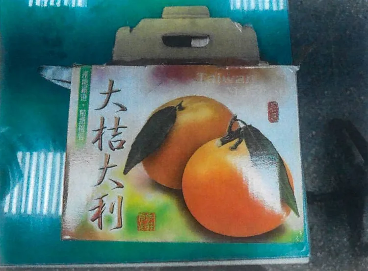 黃男把毒品裝在水果禮盒內。警方提供