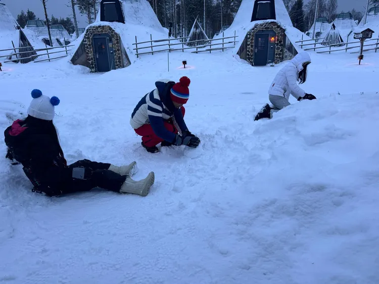 林熙蕾跟家人到芬蘭度假。喜鵲娛樂提供