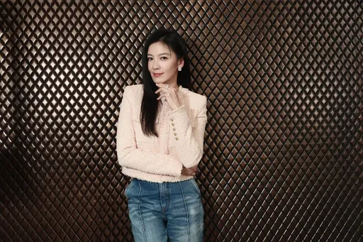女神林熙蕾跨年不开工被幸福包围 芬兰极光下迎新年